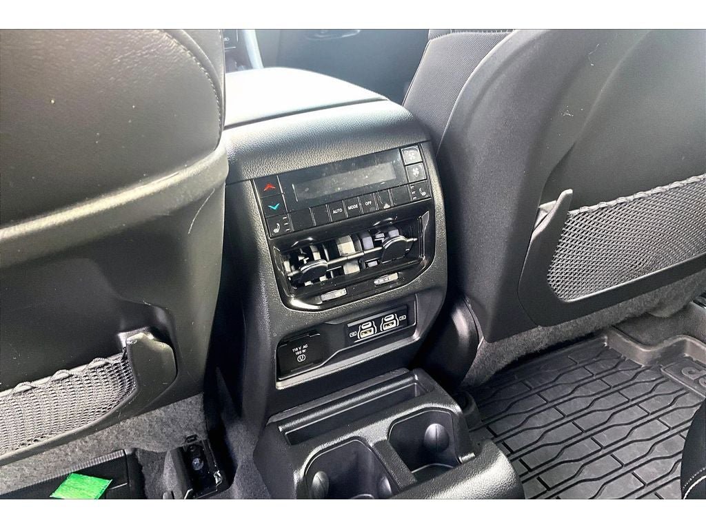 Used 2025 Jeep Grand Cherokee L Limited w/ Luxury Tech Group II image 26