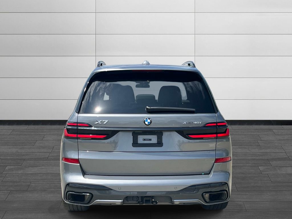 Used 2024 BMW X7 xDrive40i w/ M Sport Package AWD/4WD image 4