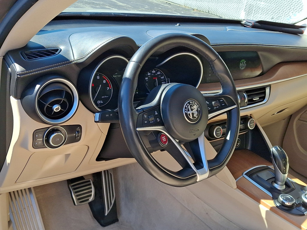 Used 2019 Alfa Romeo Stelvio Ti Lusso w/ Quick Order Package 22X Lusso image 25
