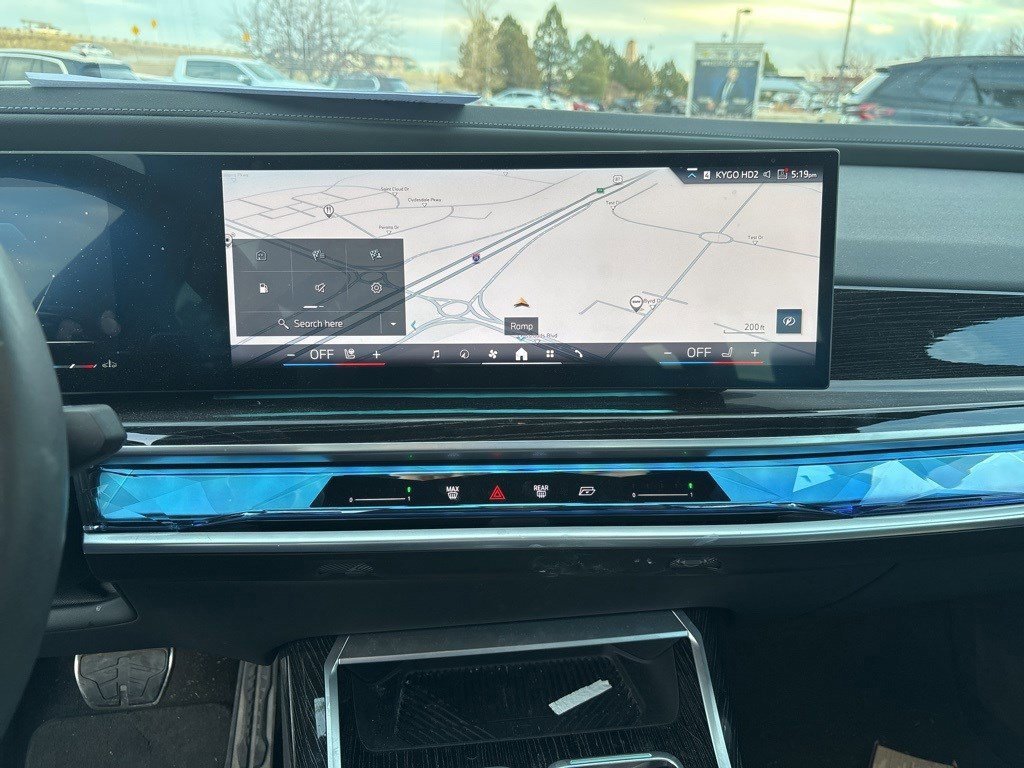 Used 2023 BMW 760i xDrive w/ Luxury Rear Seating Package image 14