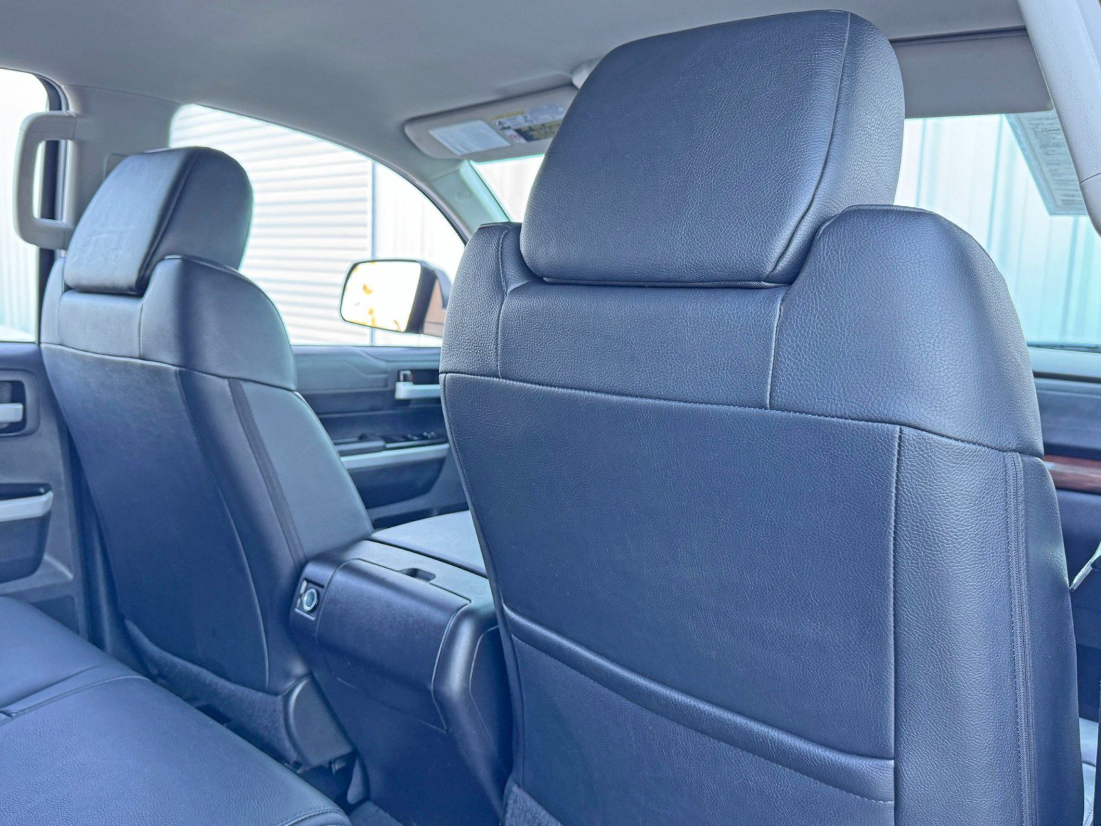 Used 2015 Toyota Tundra Limited w/ Limited Premium Package image 32