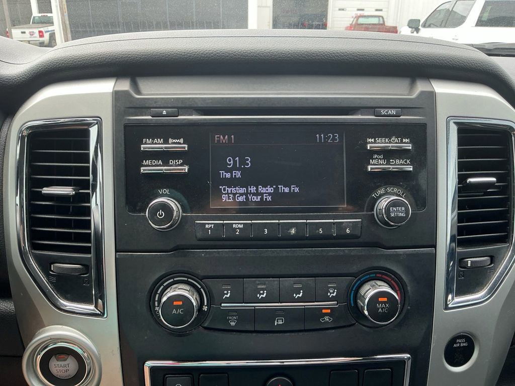 Used 2018 Nissan Titan SV AWD/4WD image 26