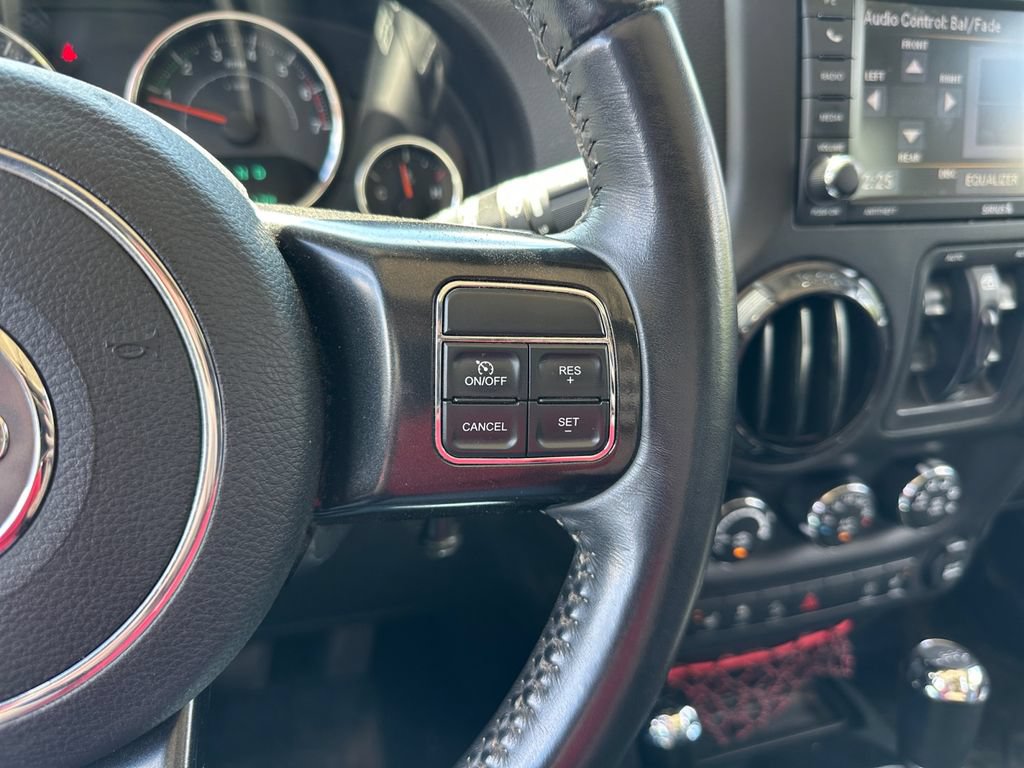 Used 2018 Jeep Wrangler Unlimited Rubicon w/ Connectivity Group AWD/4WD image 24