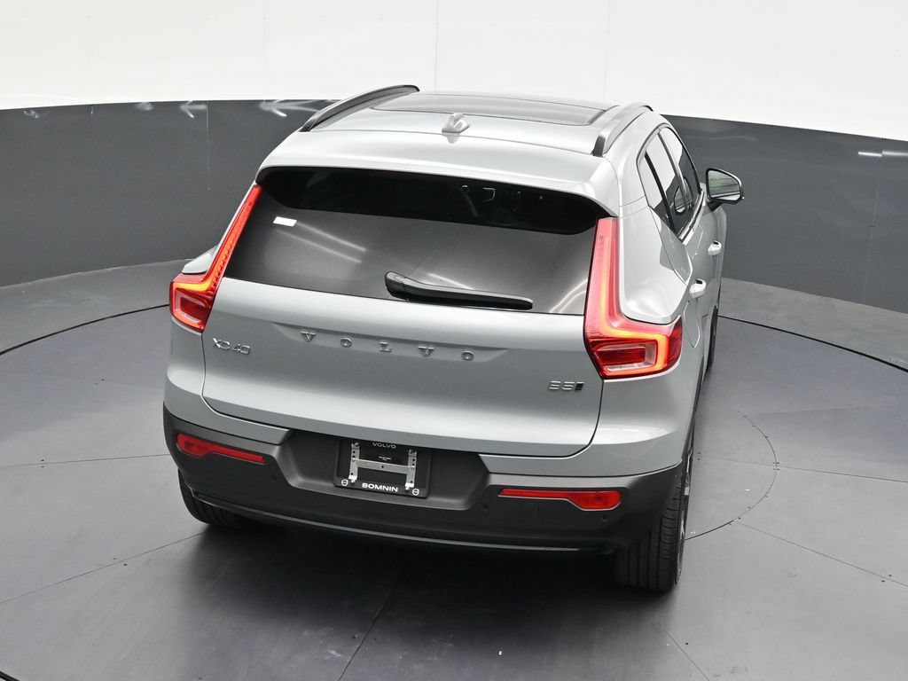 New 2026 Volvo XC40 B5 Plus w/ Protection Package Premier AWD/4WD image 16