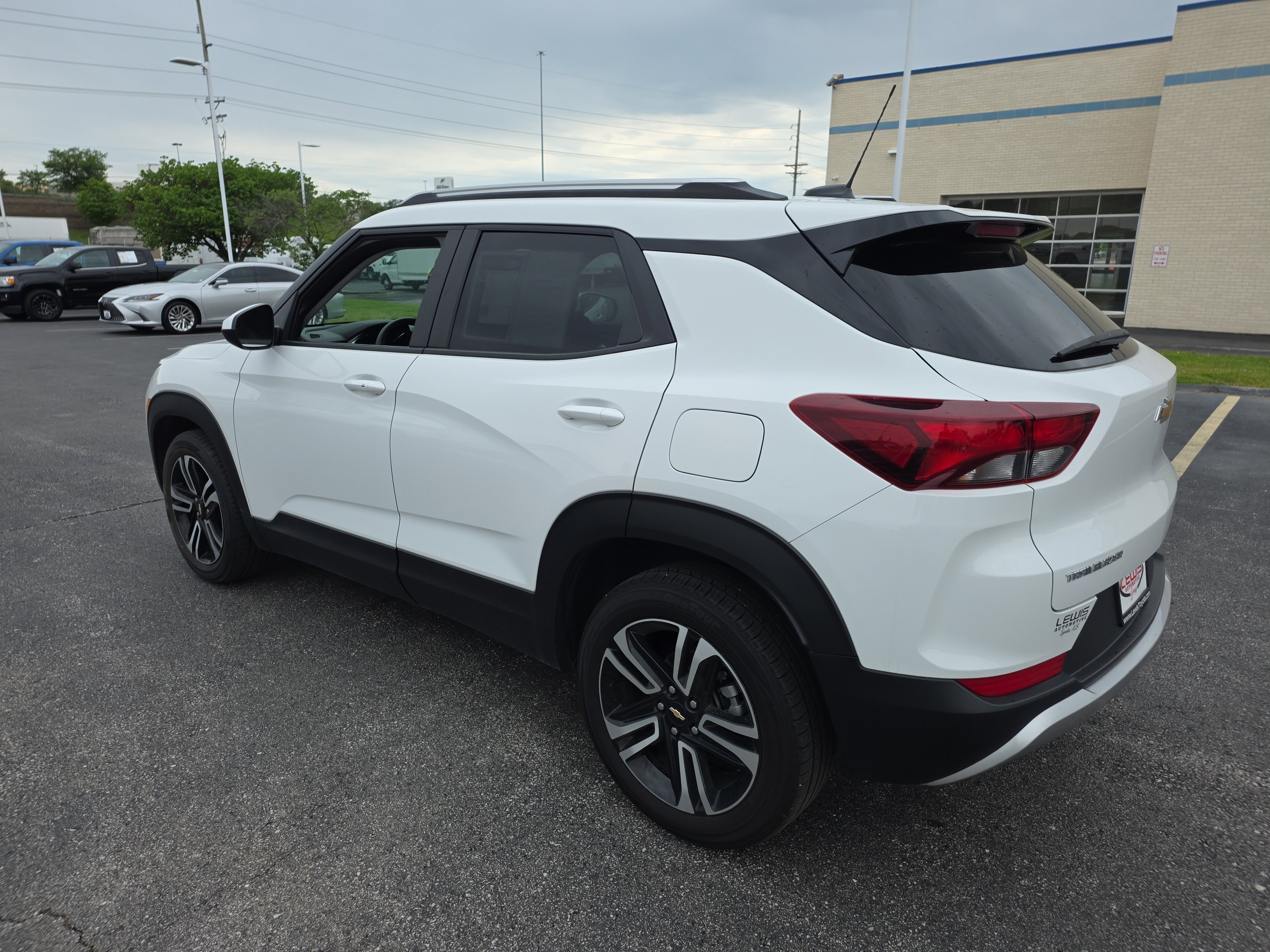 Used 2023 Chevrolet TrailBlazer LT w/ Convenience Package FWD image 4