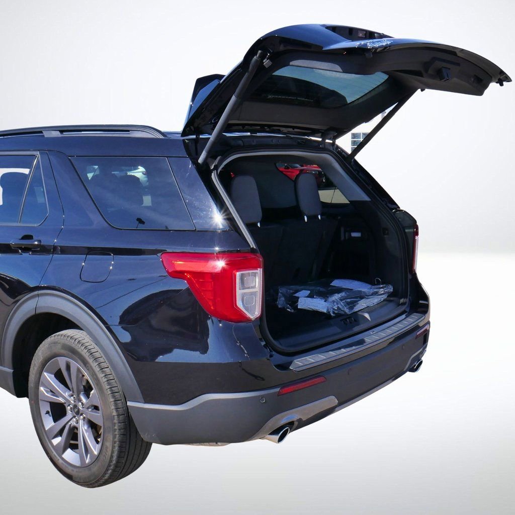Used 2023 Ford Explorer XLT w/ Equipment Group 202A image 18