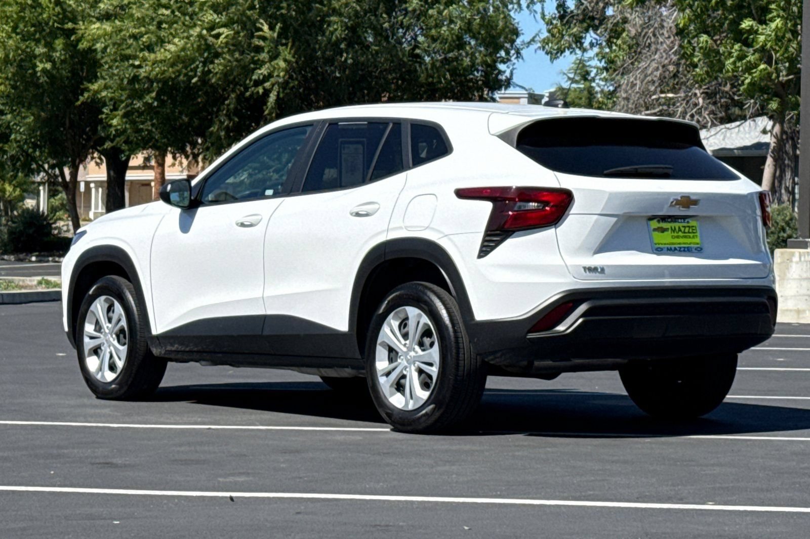 Used 2025 Chevrolet Trax LS FWD image 3
