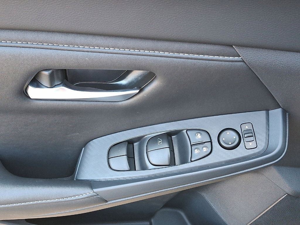 Used 2025 Nissan Sentra SV w/ All-Weather Package image 10