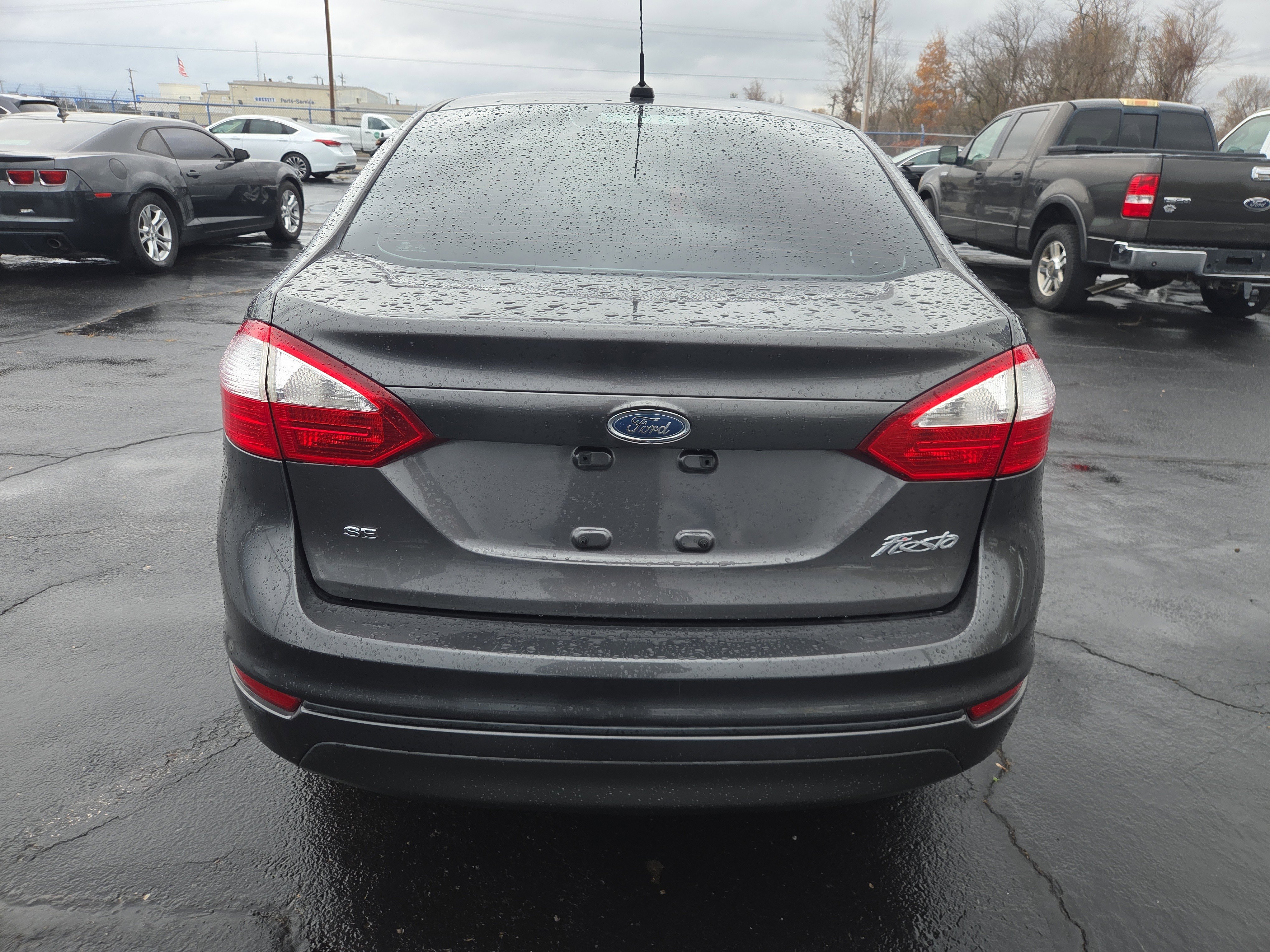 Used 2017 Ford Fiesta SE image 4