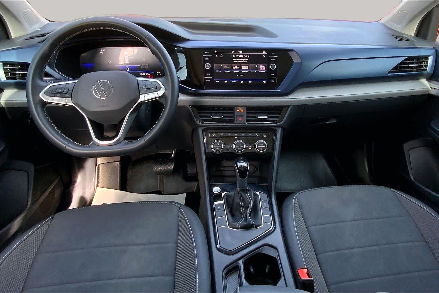 Used 2024 Volkswagen Taos SE w/ Panoramic Sunroof Package FWD image 16