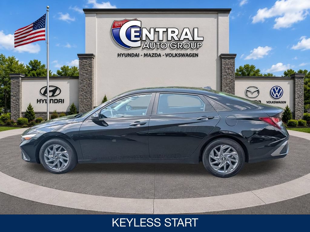 Certified 2024 Hyundai Elantra SEL FWD image 5