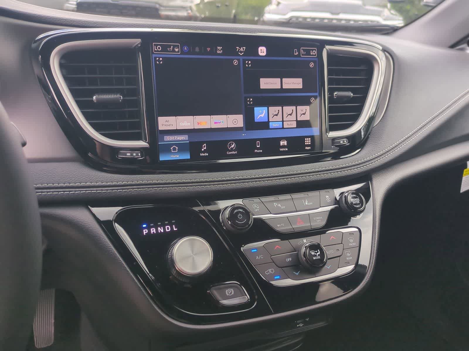 New 2027 Chrysler Pacifica Select FWD image 27