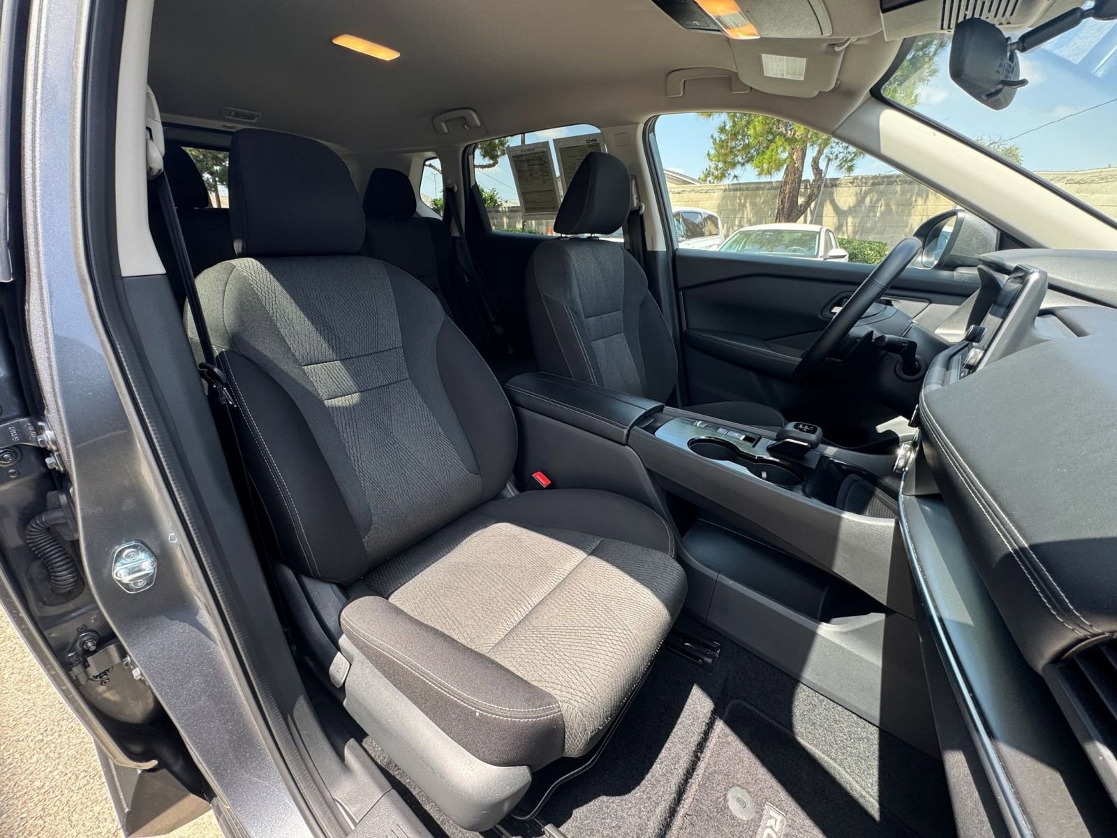 Used 2025 Nissan Rogue SV FWD image 38
