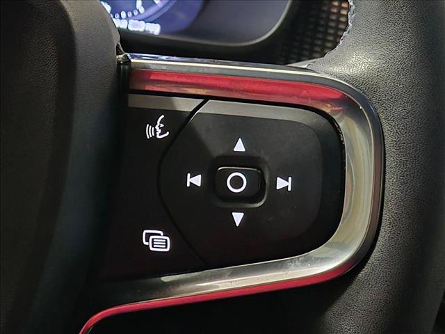 Used 2022 Volvo XC40 T5 R-Design w/ Advanced Package AWD/4WD image 8
