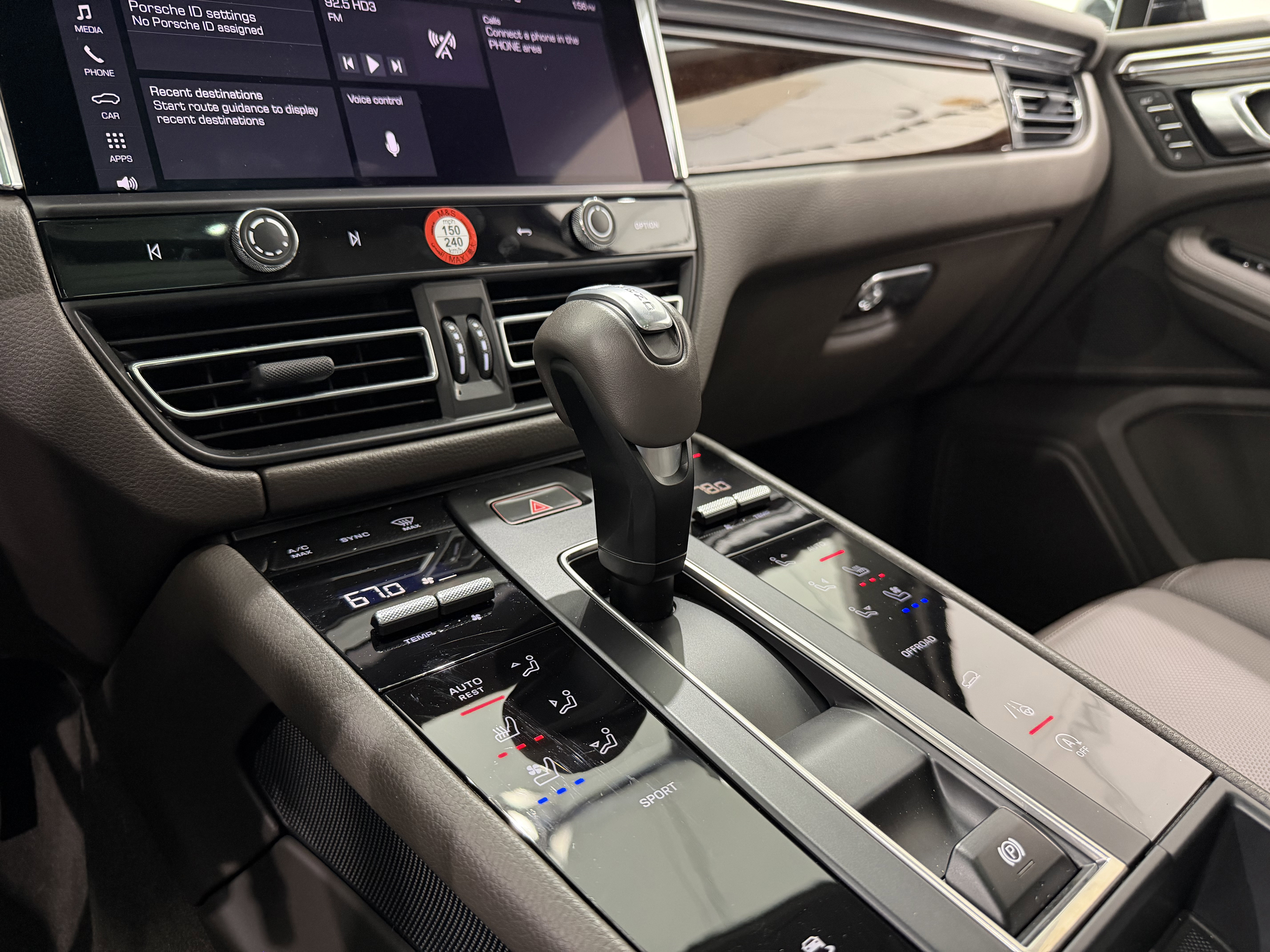 Certified 2025 Porsche Macan image 35