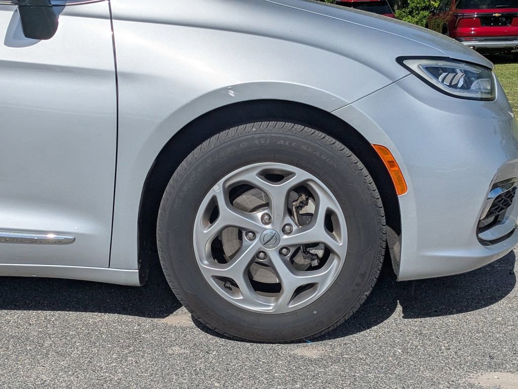 Used 2023 Chrysler Pacifica Limited FWD image 10