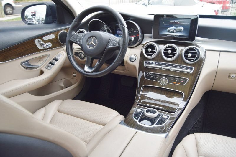 Used 2018 Mercedes-Benz C 300 Sedan w/ Premium Package image 29