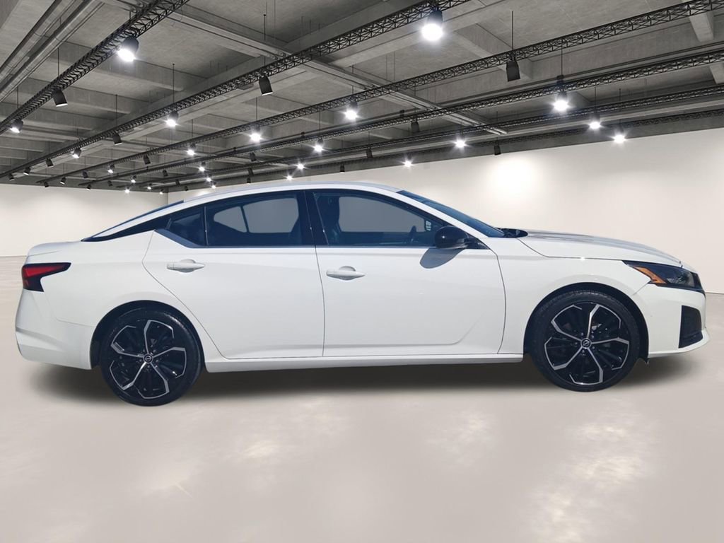 Used 2024 Nissan Altima 2.5 SR FWD image 17