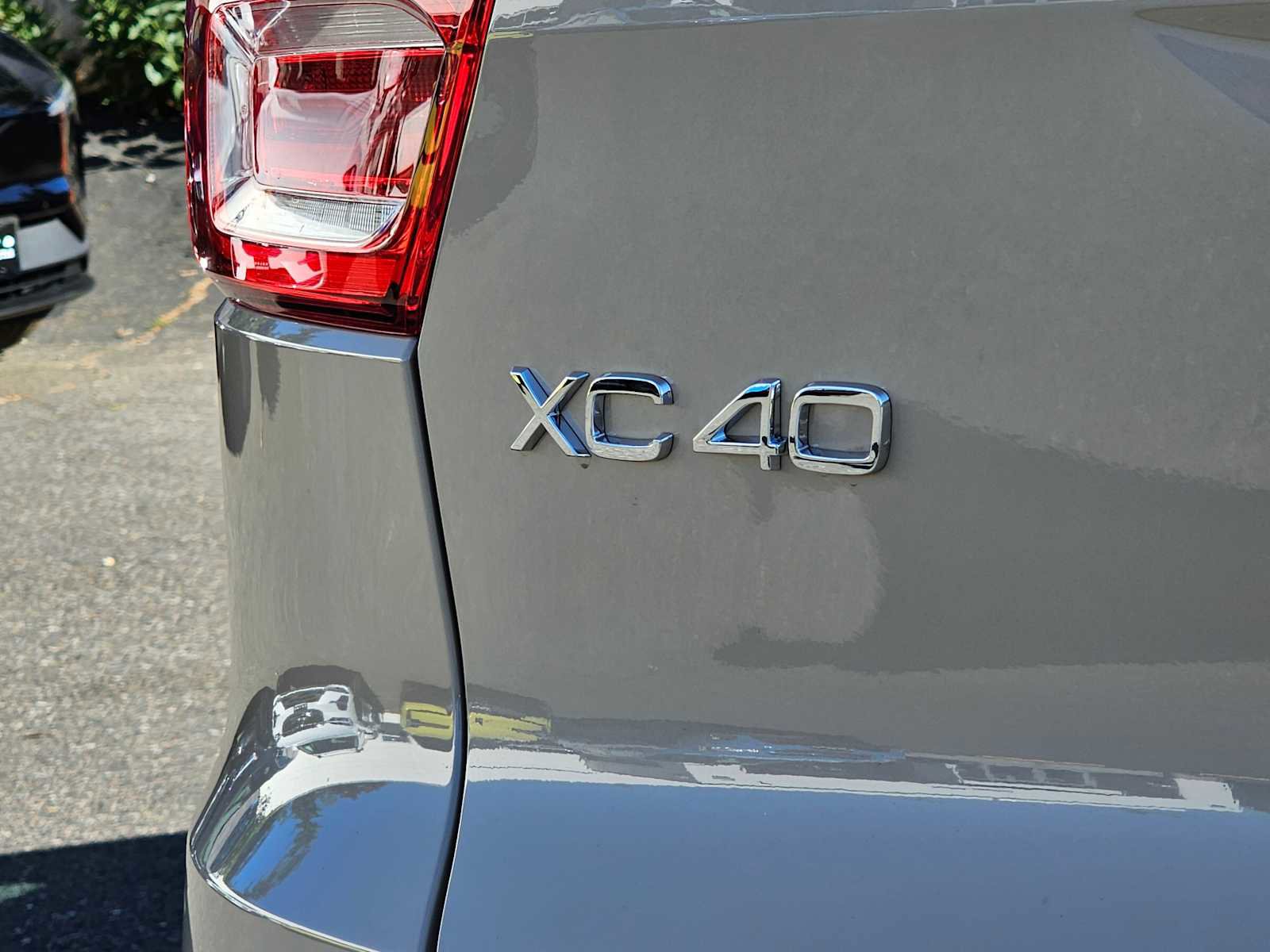 New 2025 Volvo XC40 B5 Plus w/ Climate Package image 14