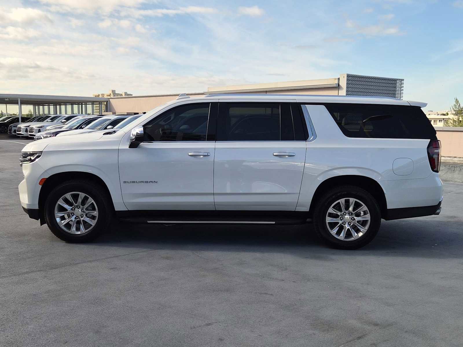 Used 2021 Chevrolet Suburban Premier image 3