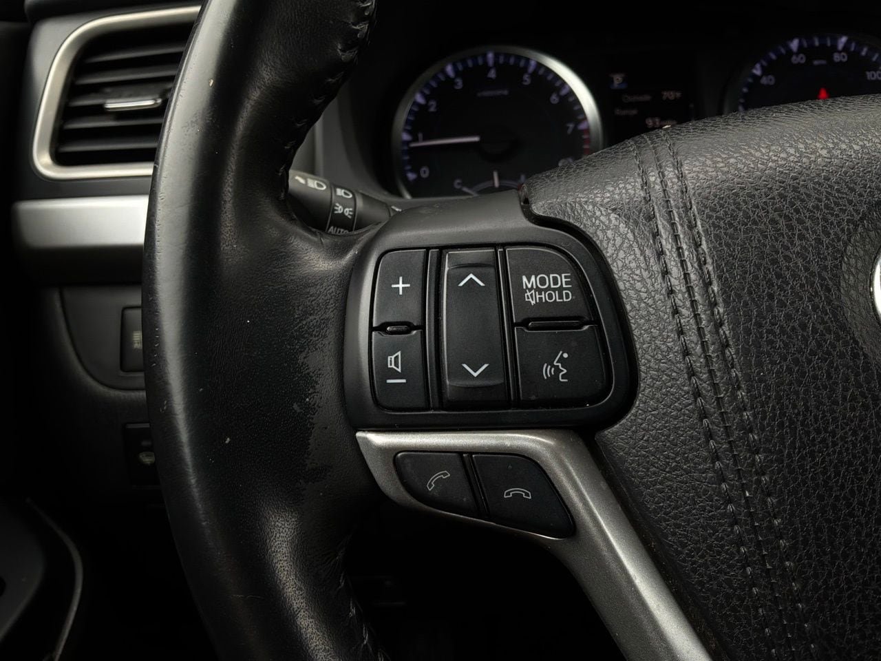 Used 2017 Toyota Highlander Plus FWD image 31
