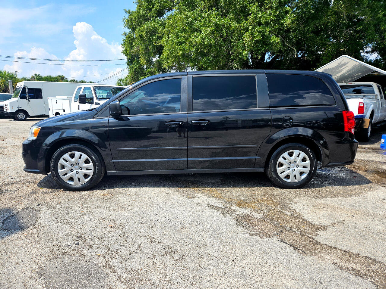 Used 2016 Dodge Grand Caravan SE w/ Quick Order Package 29E SE image 2
