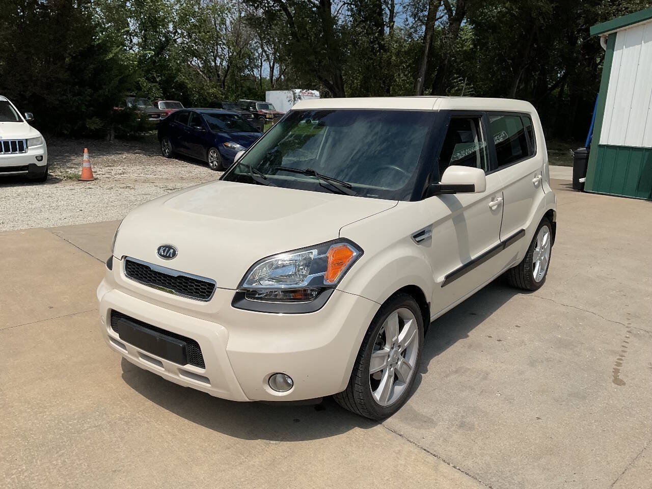 Used 2011 Kia Soul ! FWD image 5