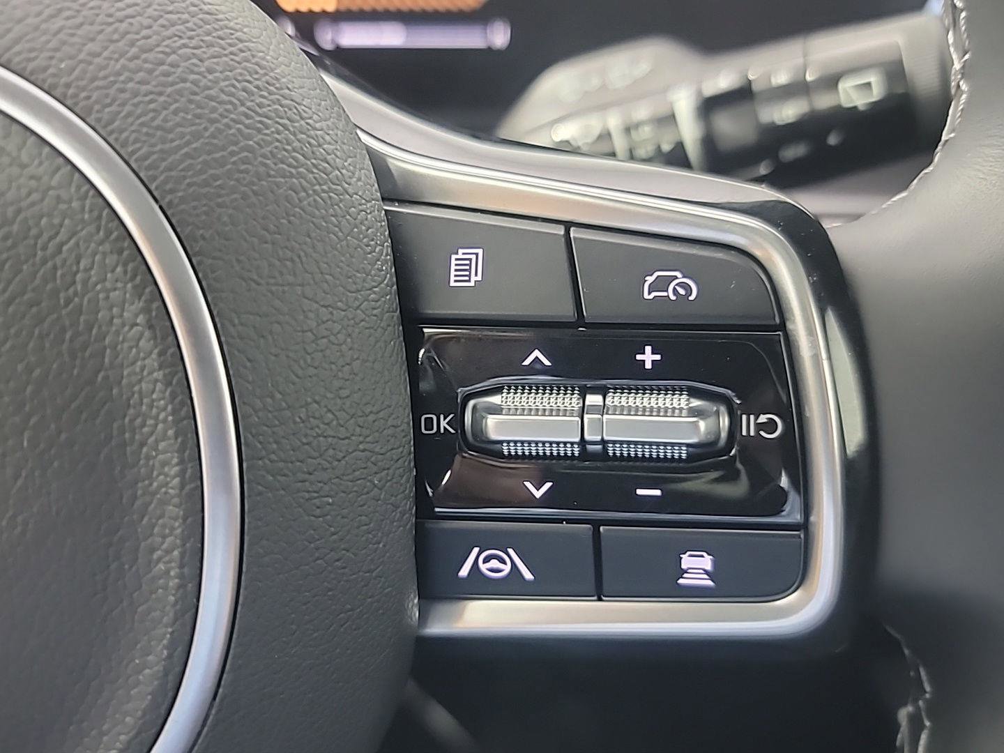 Used 2025 Kia Sorento EX w/ Panoramic Sunroof Package image 28