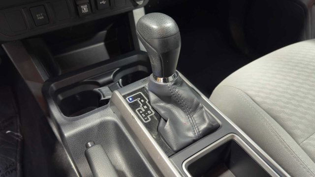 Used 2020 Toyota Tacoma SR5 RWD image 25