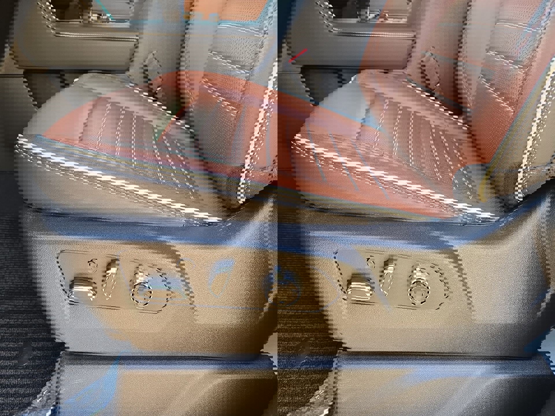 Used 2025 GMC Sierra 1500 Denali Ultimate image 17