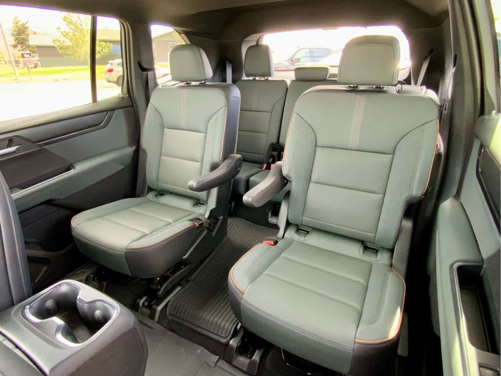 New 2026 GMC Acadia AT4 w/ LPO, Floor Liner Package AWD/4WD image 26