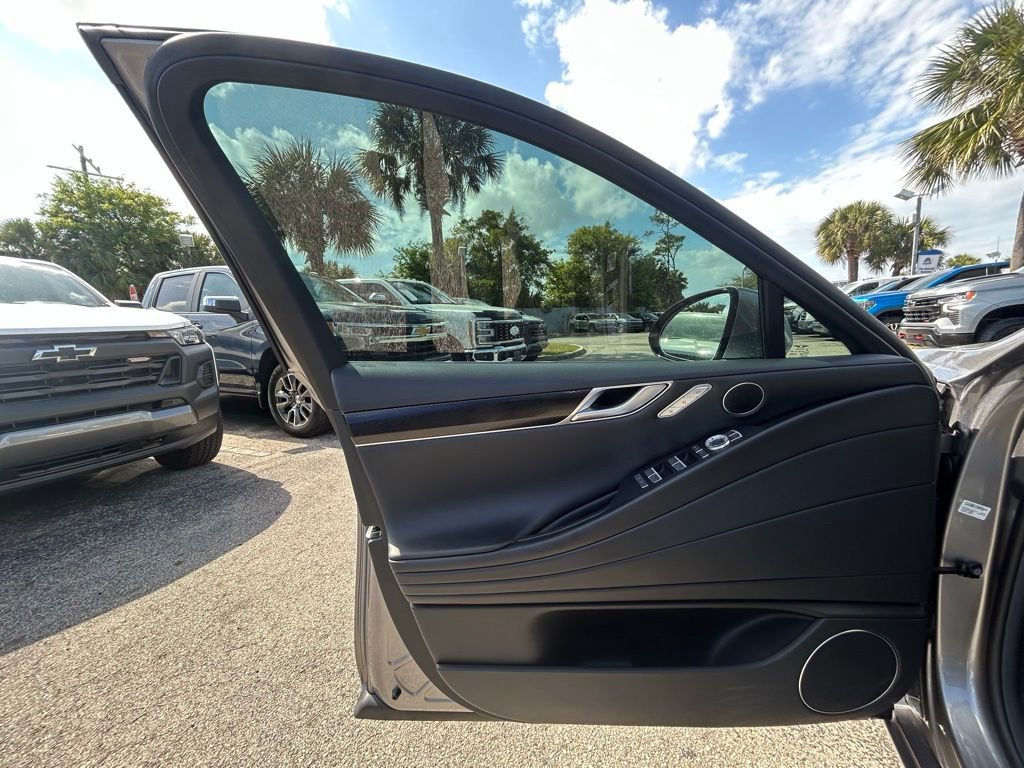 Used 2025 Genesis G80 2.5T image 29