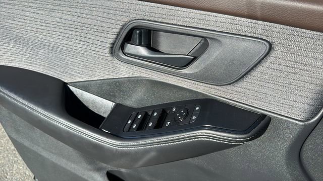 Used 2021 Nissan Rogue S image 22