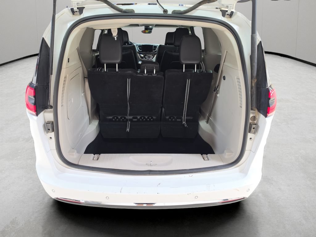 Used 2024 Chrysler Pacifica Limited FWD image 24