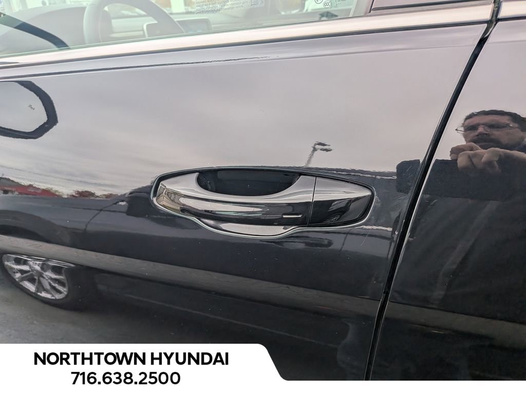 Used 2025 Volkswagen Atlas SE image 41