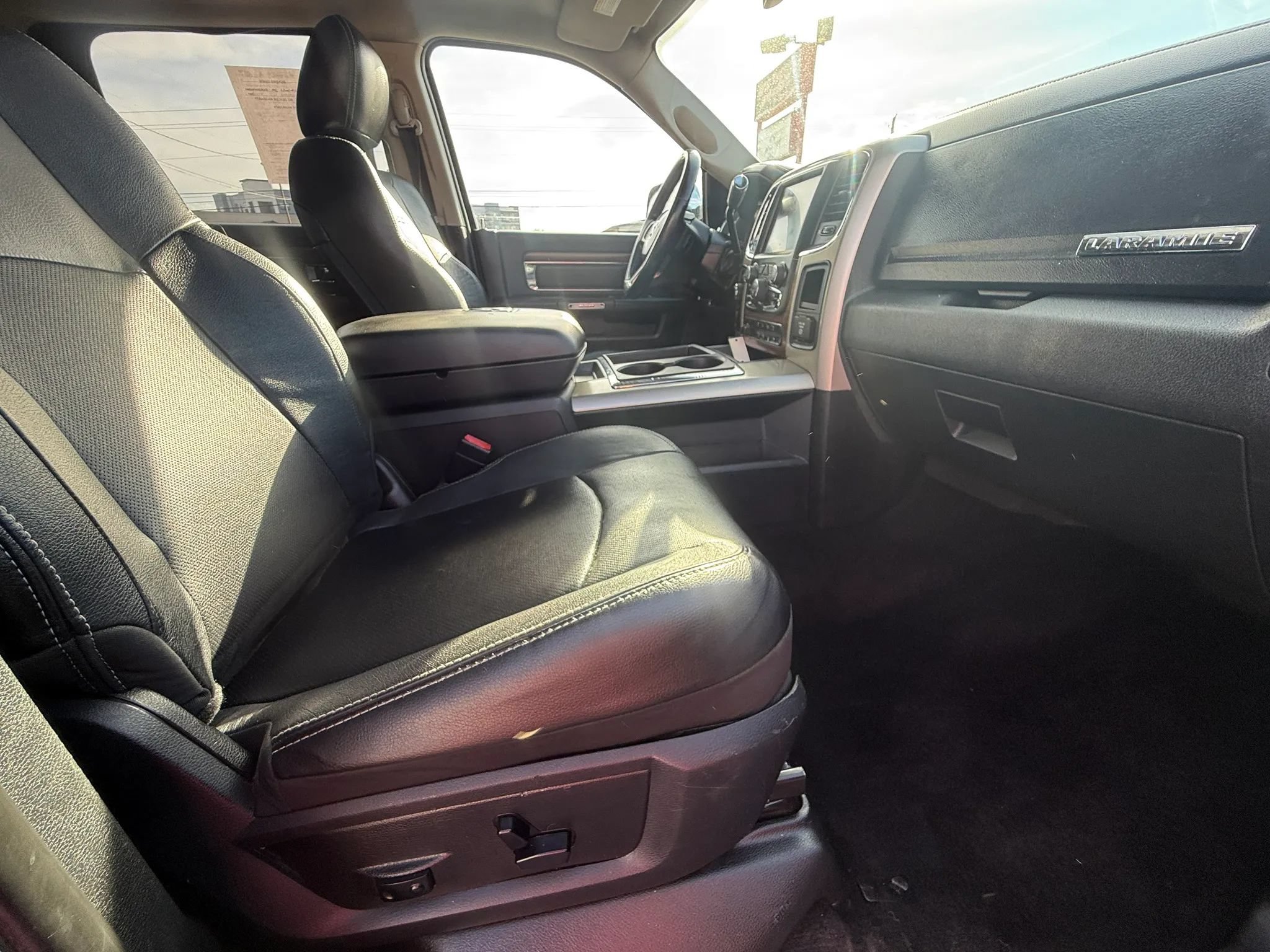 Used 2014 RAM 3500 Laramie AWD/4WD image 18