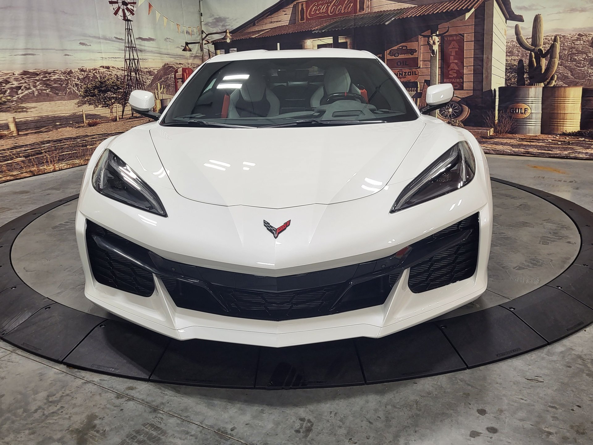 Used 2023 Chevrolet Corvette Z06 RWD image 3