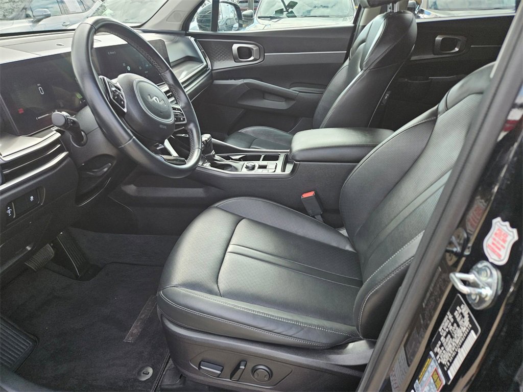 Used 2024 Kia Sorento S image 11
