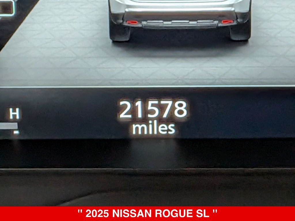 Certified 2025 Nissan Rogue SL w/ SL Premium Package AWD/4WD image 24