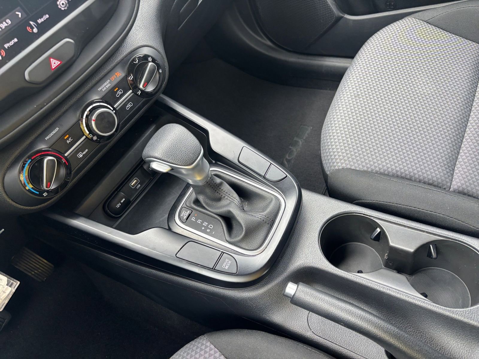 Used 2025 Kia Soul LX w/ LX Technology Package FWD image 39