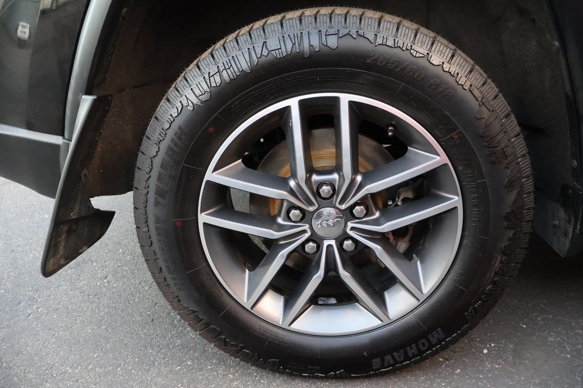 Used 2018 Jeep Grand Cherokee Limited AWD/4WD image 21