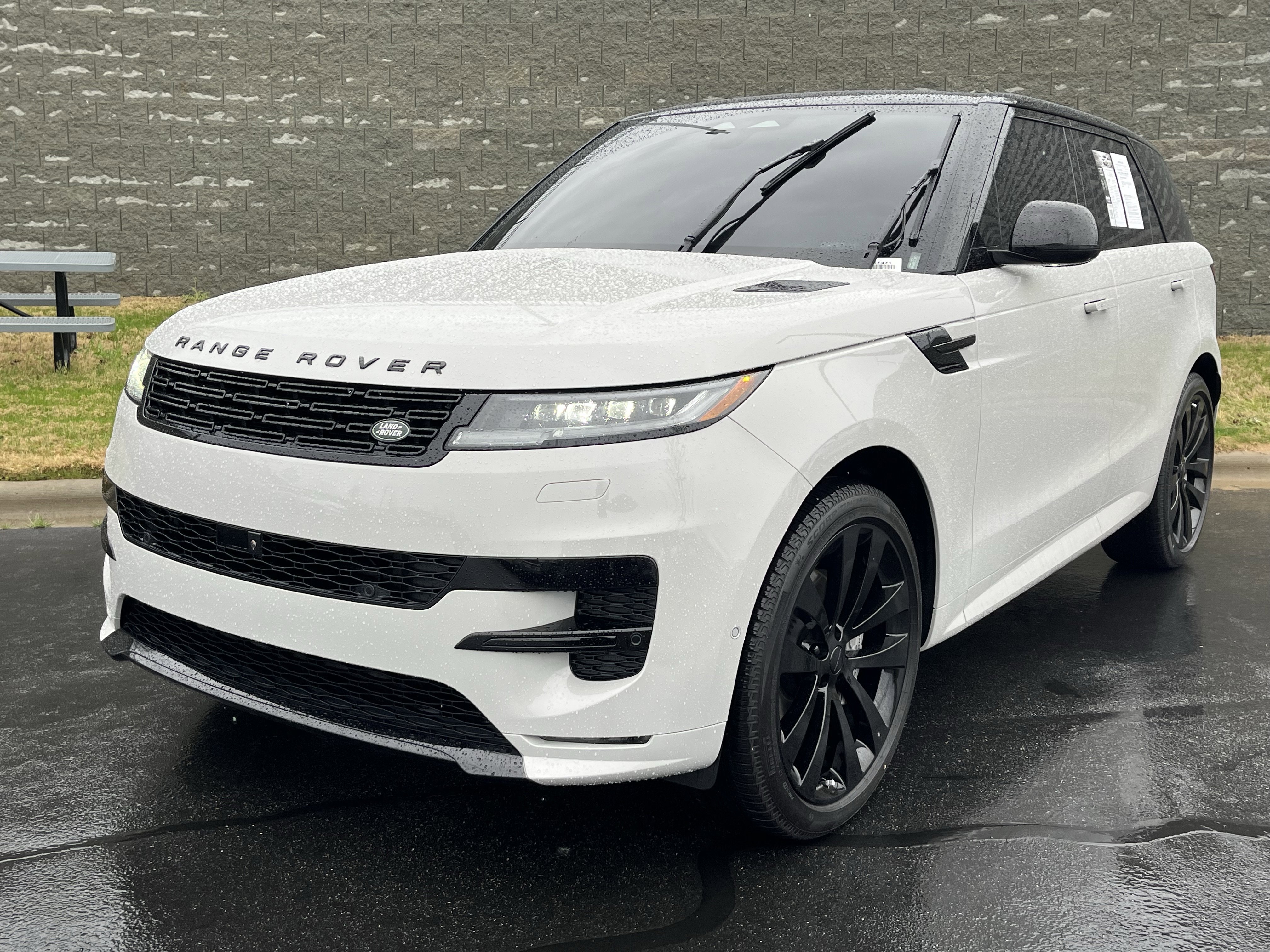 Certified 2026 Land Rover Range Rover Sport Dynamic SE AWD/4WD image 2