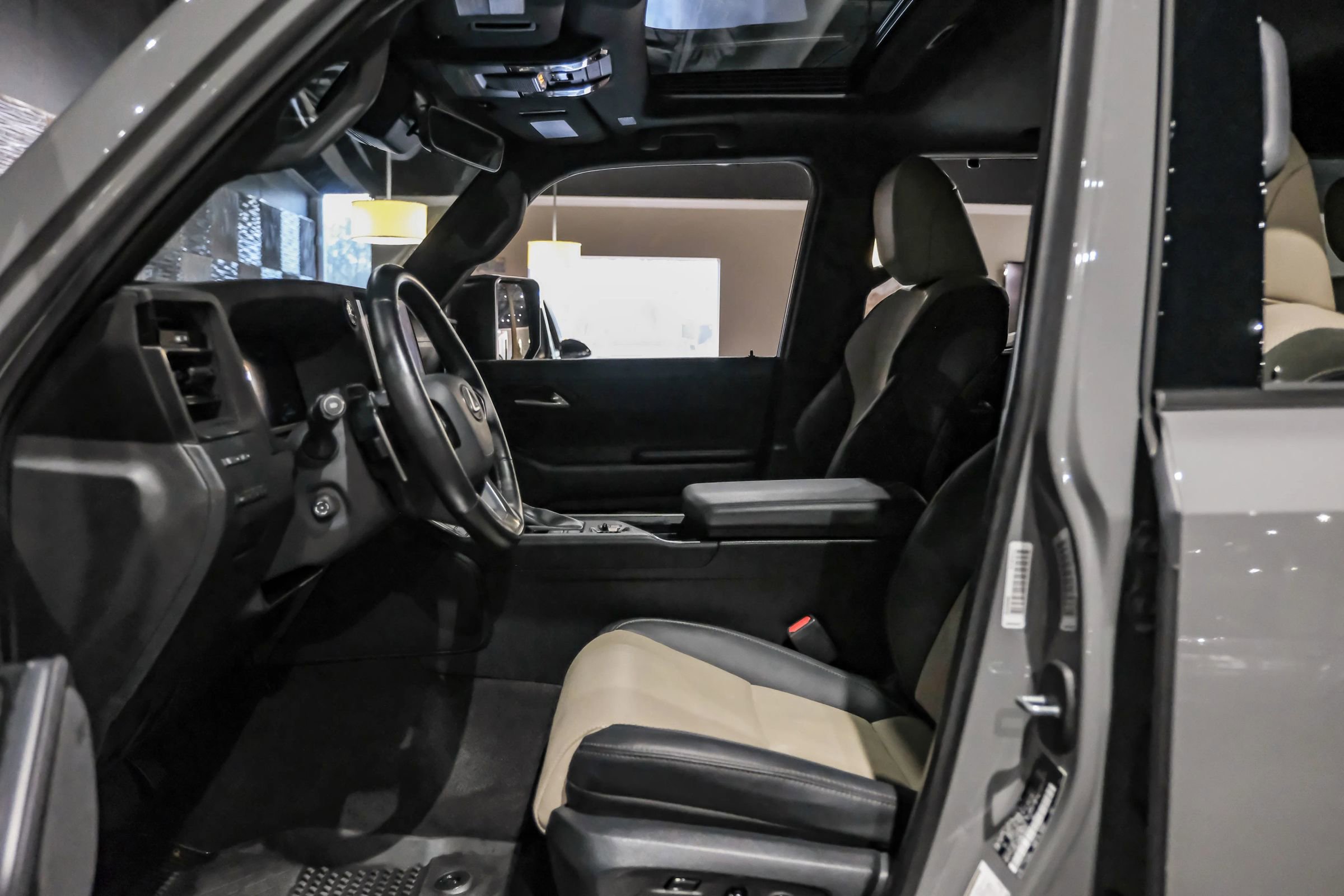 Used 2024 Lexus GX 550 AWD/4WD image 4
