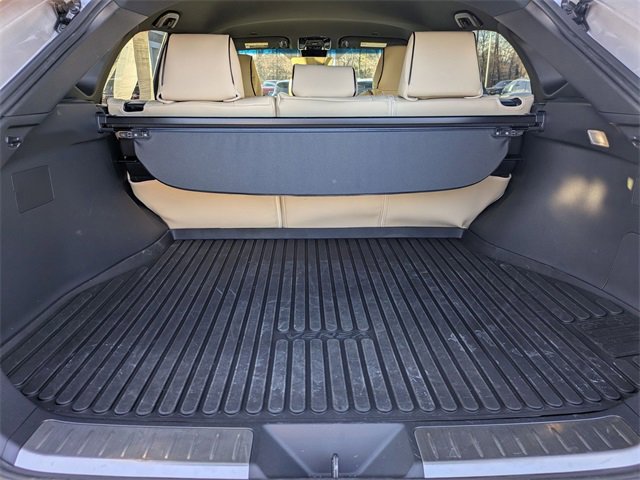 Used 2024 Toyota Venza XLE image 4