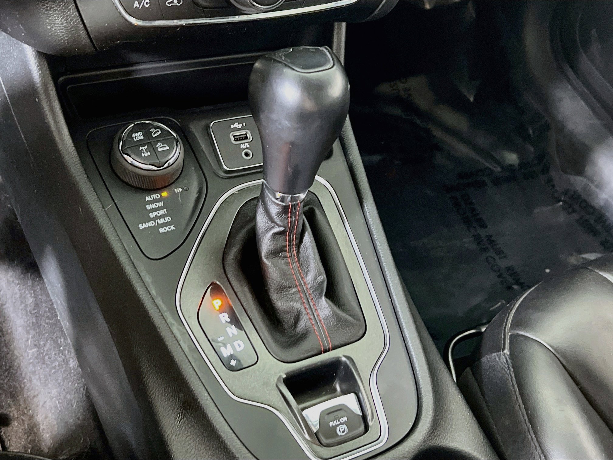 Used 2022 Jeep Cherokee Trailhawk image 16