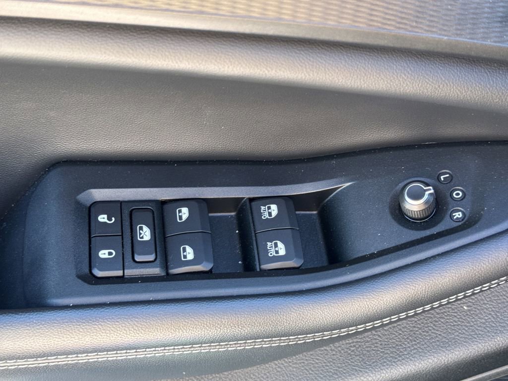 Used 2023 Jeep Grand Cherokee Laredo w/ Luxury Tech Group I image 23