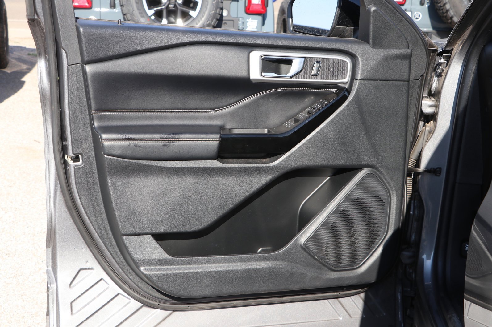 Used 2022 Ford Explorer ST AWD/4WD image 10
