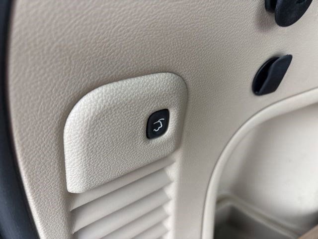 Used 2022 Jeep Grand Cherokee Laredo E w/ Security & Convenience Group AWD/4WD image 35