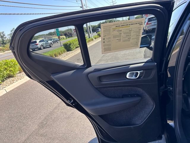 Certified 2025 Volvo XC40 B5 Core AWD/4WD image 16