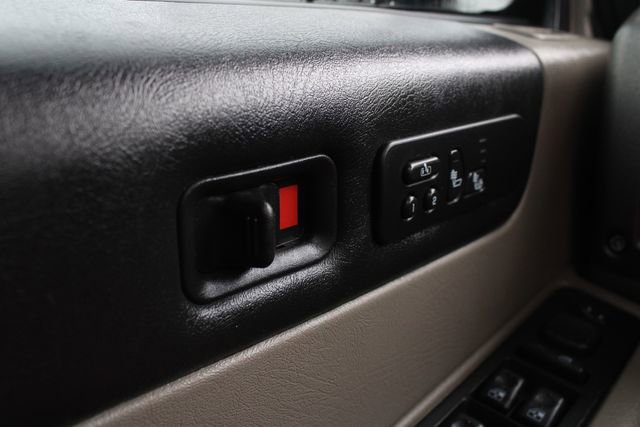 Used 2004 HUMMER H2 w/ Preferred Equipment Group image 8